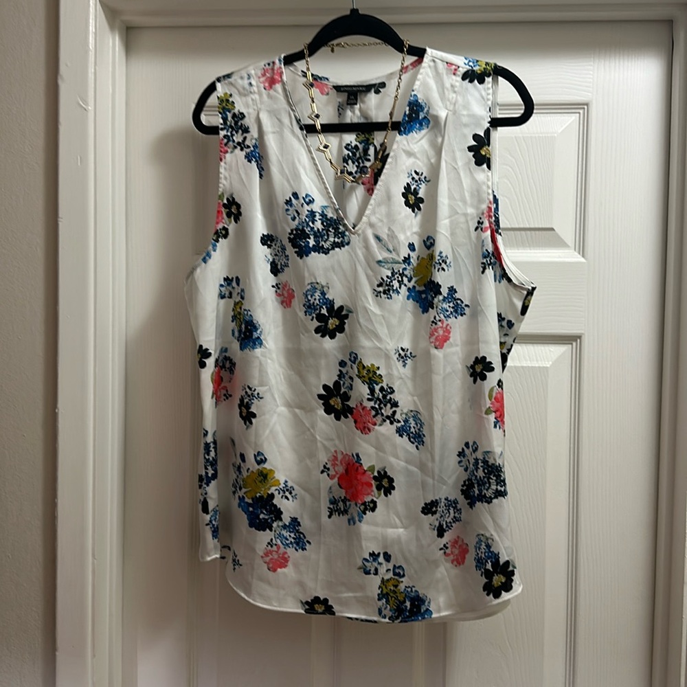 Banana Republic women’s top and necklace